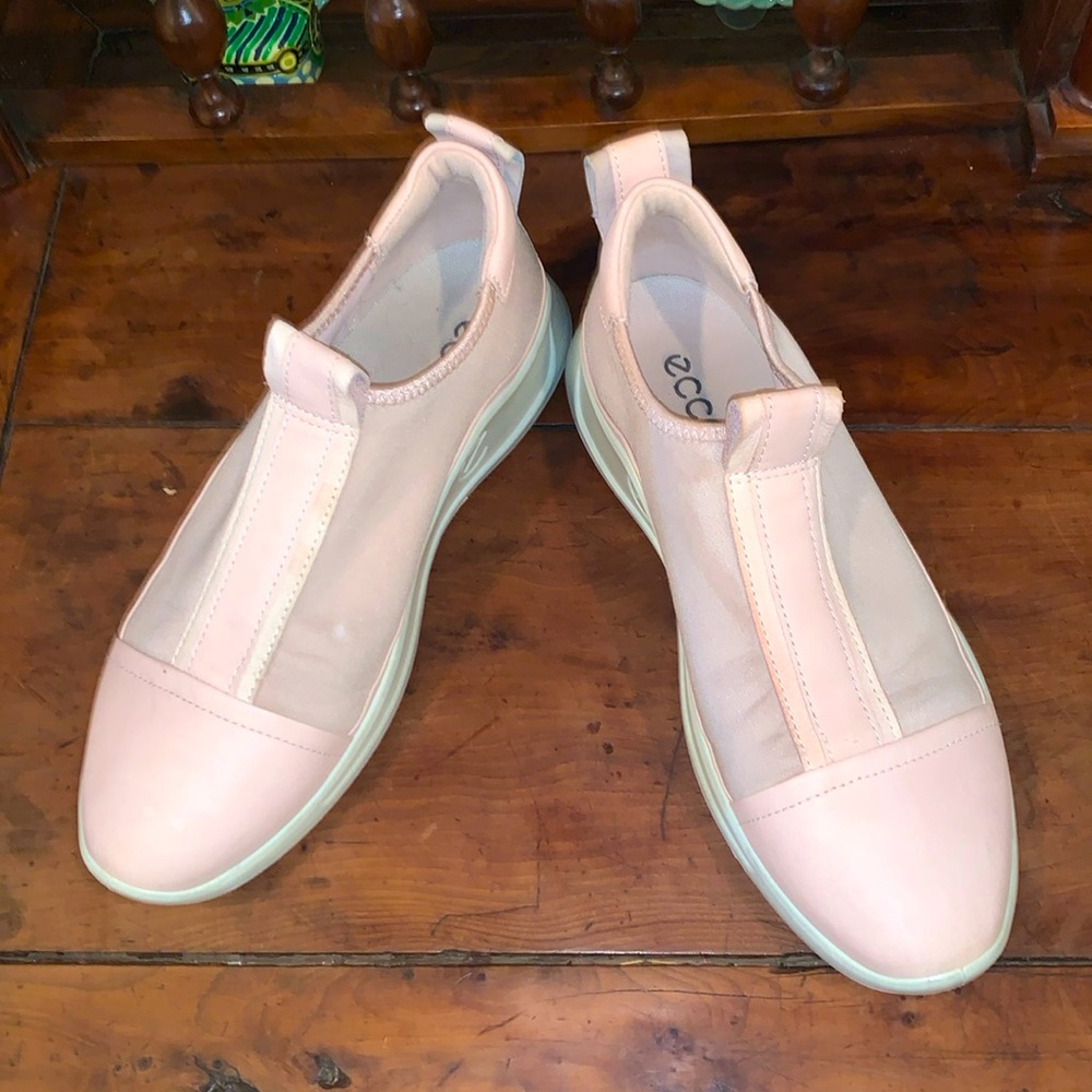 ECCO WOMEN’s soft slip on SHOE